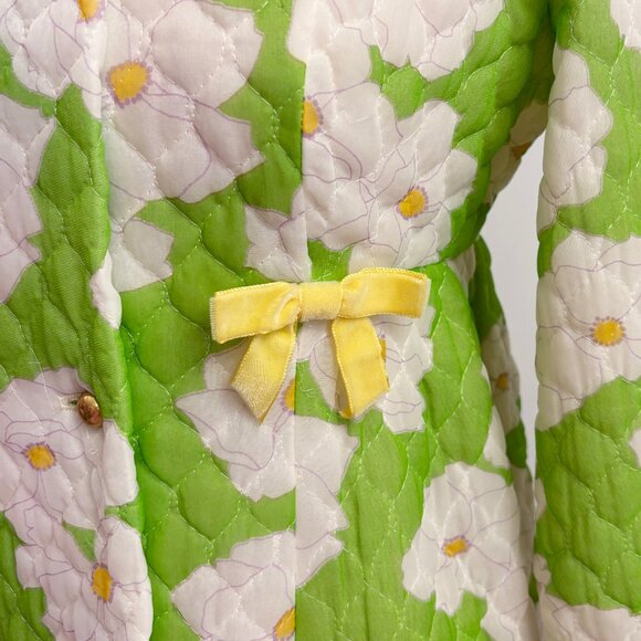 Vintage green floral quilted robe housecoat with velvet bows - fits like medium - Picture 2 of 6